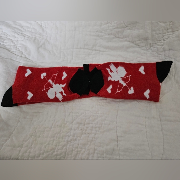 ⚠️Free bundle item- NWT valentines socks - Picture 2 of 3